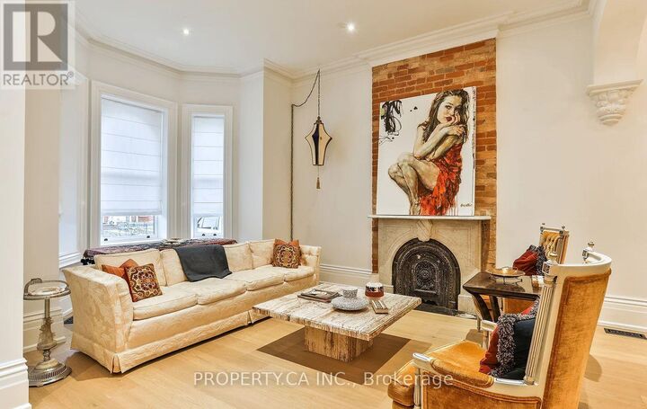 Property Photo:  38 Beaconsfield Avenue Main House  ON M6J 3H9 