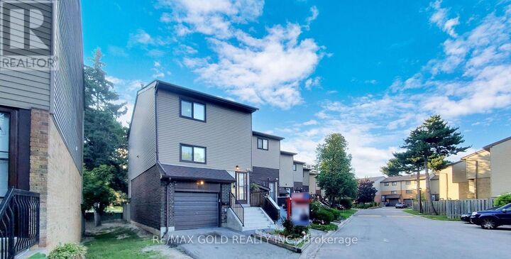 Property Photo:  18 Carleton Place 18  ON L6T 3Z4 