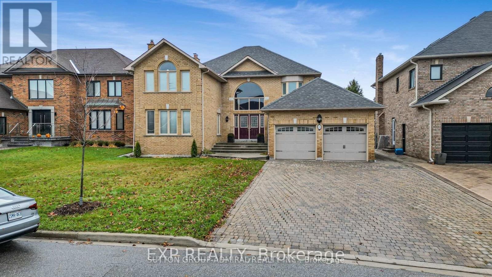 Property Photo:  23 Chatsworth Court Lower  ON L4L 7G3 