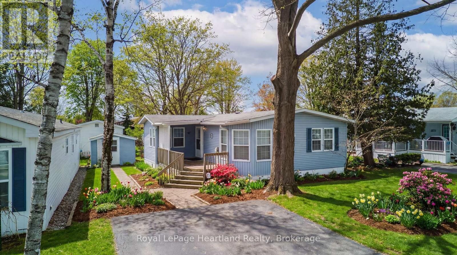 Property Photo:  65 Cherokee Lane  ON N7A 3Y2 
