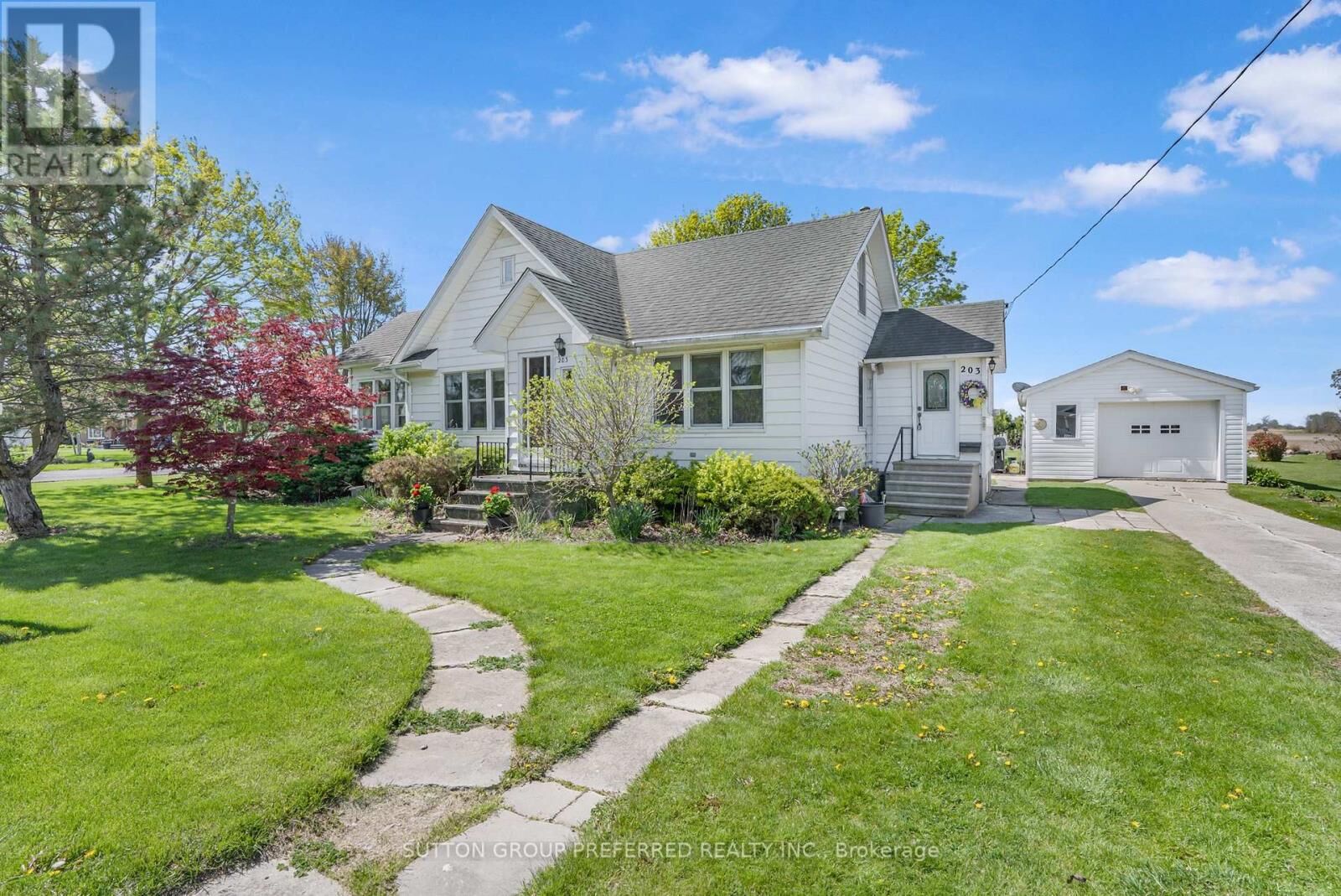 Property Photo:  203 Eriet Street South  ON N0P 1W0 