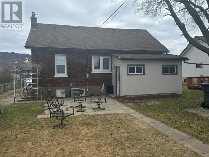 Property Photo:  917 Frederica St W  ON P7E 3X7 