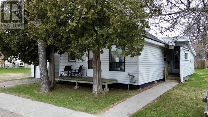 Property Photo:  66 Hudson St  ON P0R 1C0 