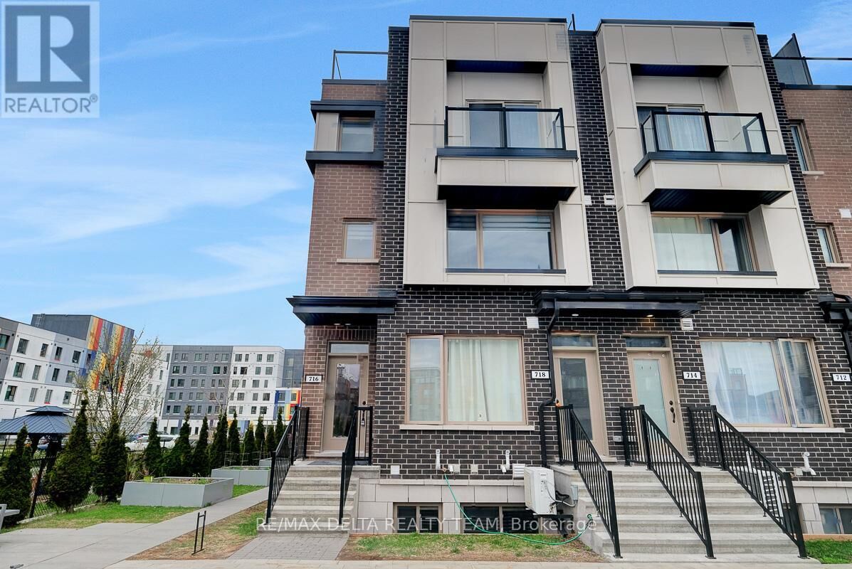 Property Photo:  716 Kizis Private 11  ON K1K 5A8 