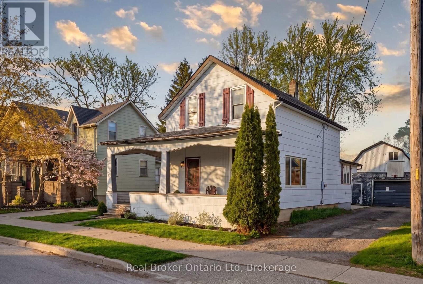 Property Photo:  27 Wellington Street  ON N0B 2R0 