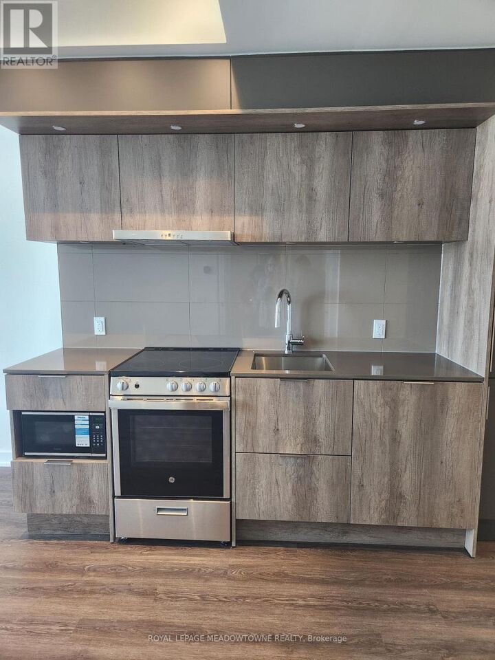 Property Photo:  448 Burnhamthorpe Road 3007  ON L5B 0R4 