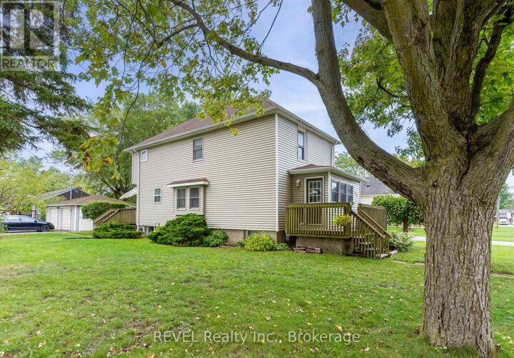 Property Photo:  32 Bay Avenue  ON L3B 3G6 