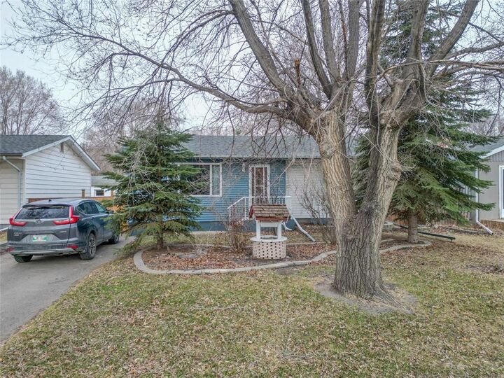 Property Photo:  412 25th Street  MB R7B 1Z4 