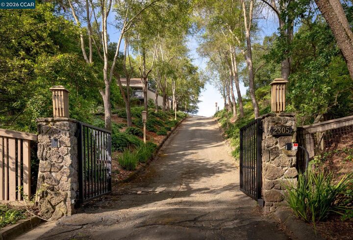 Property Photo:  2305 Saddleback Dr  CA 94506 