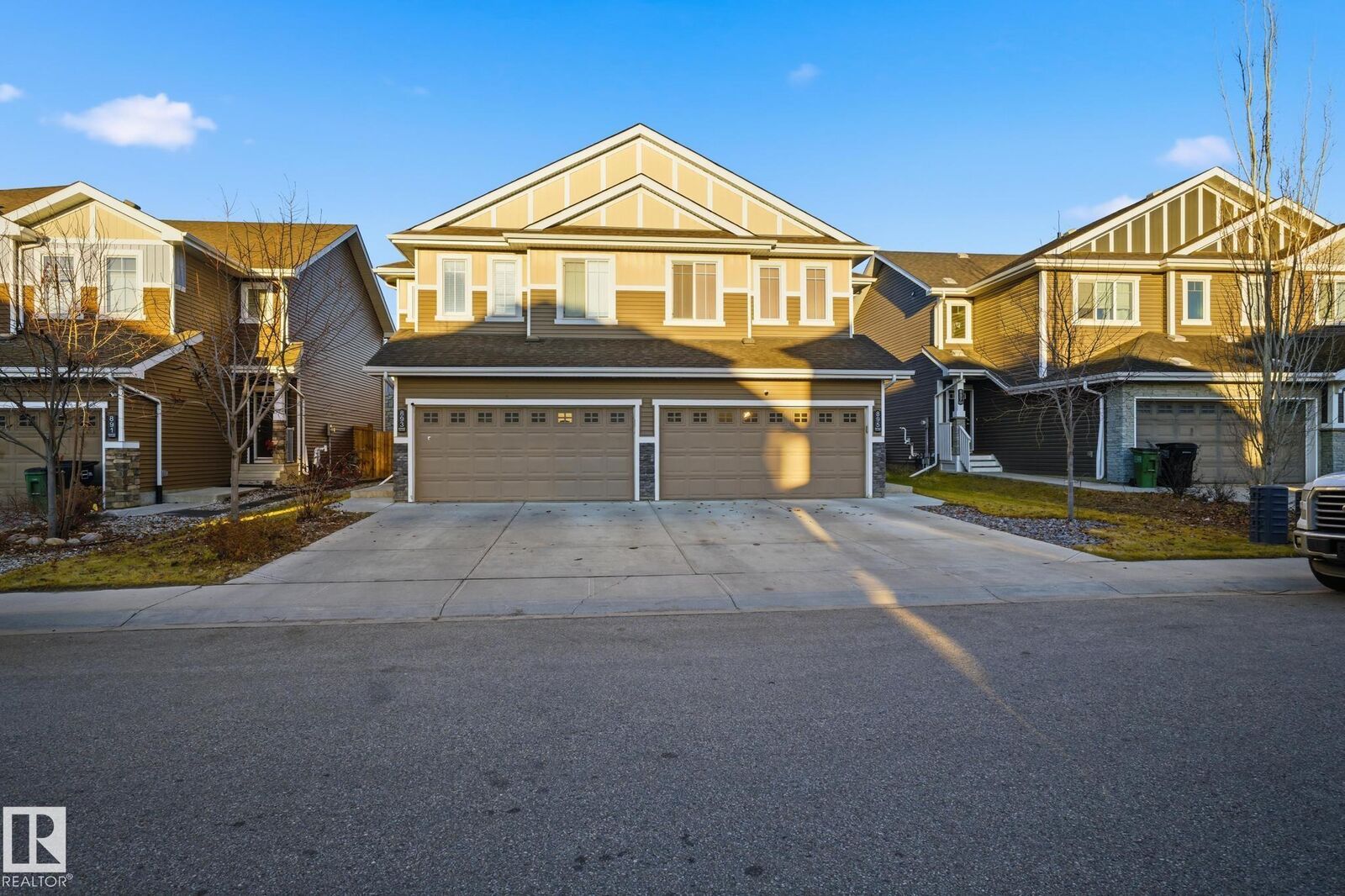 Property Photo:  893 Ebbers Crescent NW  AB T5Y 3V1 