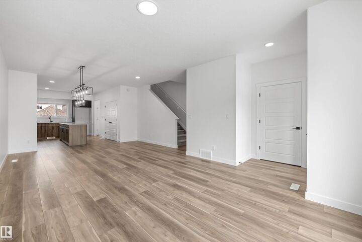 Property Photo:  335 Sunland Way  AB T8H 2Y8 