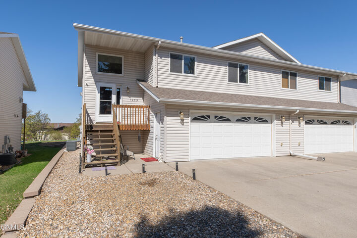 Property Photo: 1075 Turnpike Avenue E ND 58501