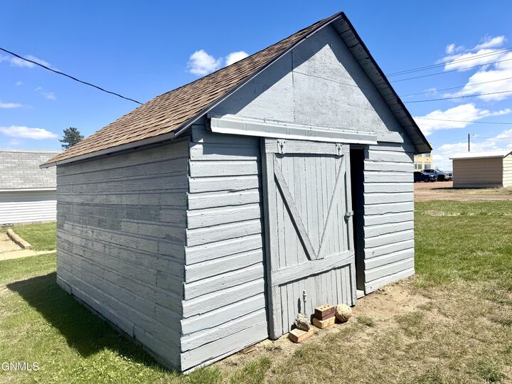 Property Photo:  101 Illinois Avenue  ND 58646 