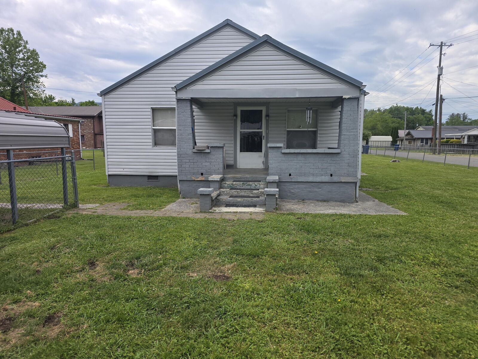 Property Photo:  2002 Winchester Avenue  KY 40965 