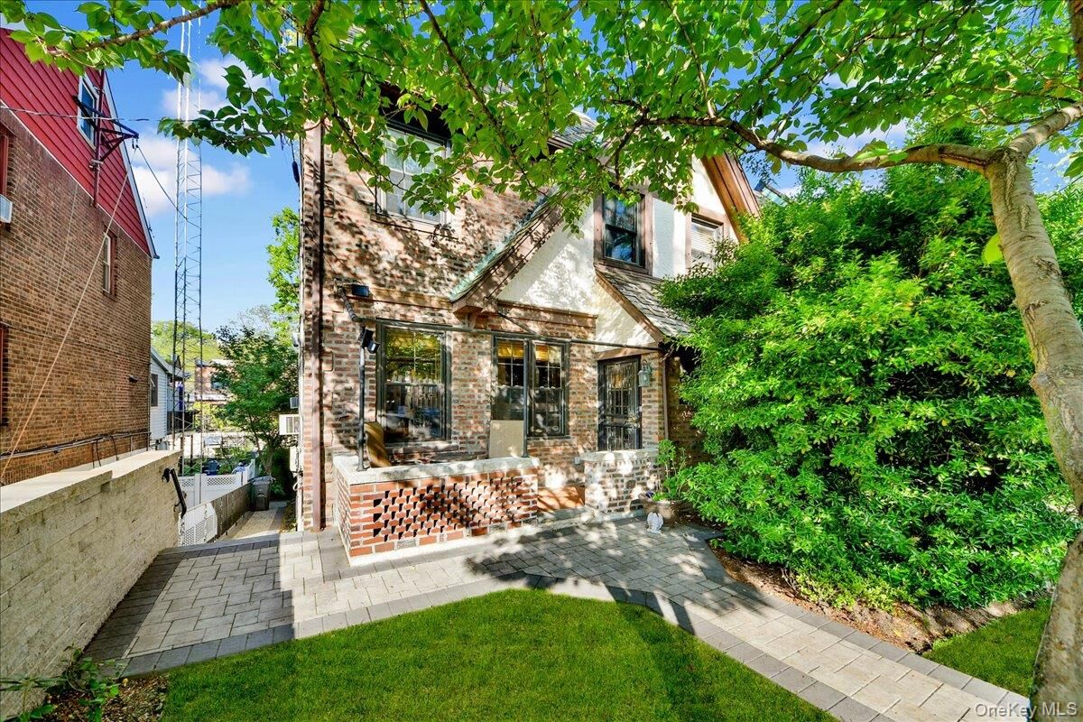 Property Photo:  1922 Tenbroeck Avenue  NY 10461 