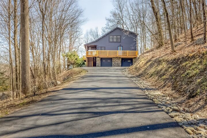 Property Photo:  10 Deerpath Drive  NY 12561 
