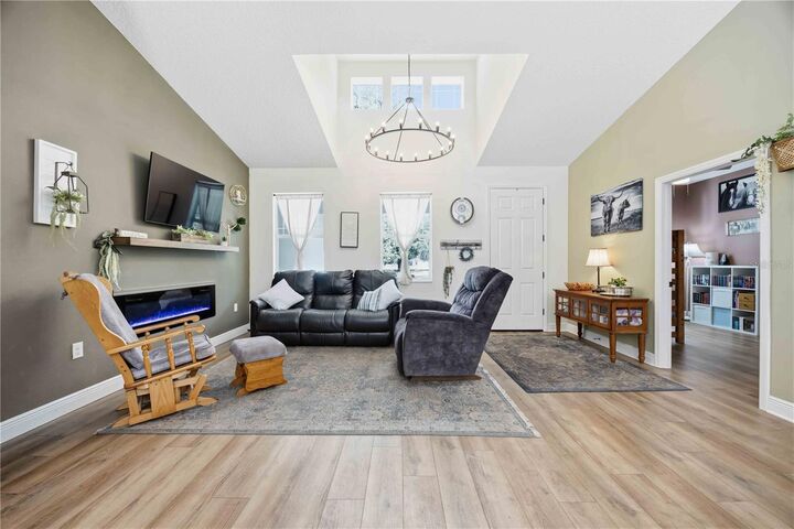 Property Photo:  1211 Hollywood Lane  FL 33809 