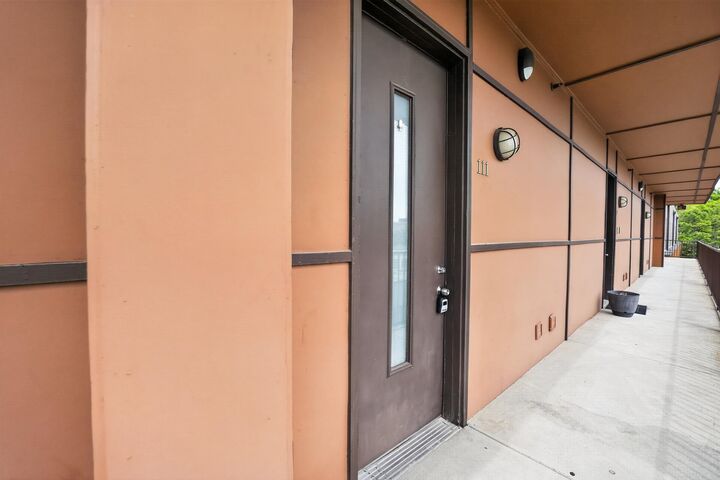 Property Photo:  437 Monroe Ave 111  TN 38103 
