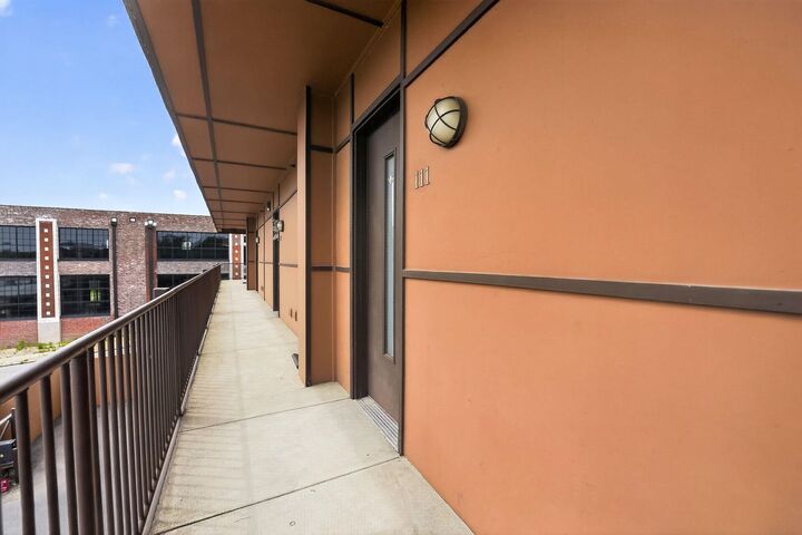 Property Photo: 437 Monroe Ave 111 TN 38103