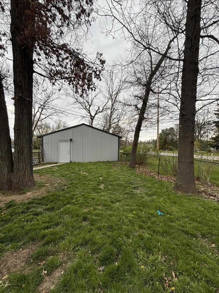 Property Photo: 1578 E Pine Hill Avenue MI 49349