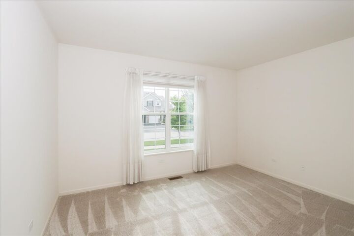 Property Photo:  126 Abbott Court  IL 60103 