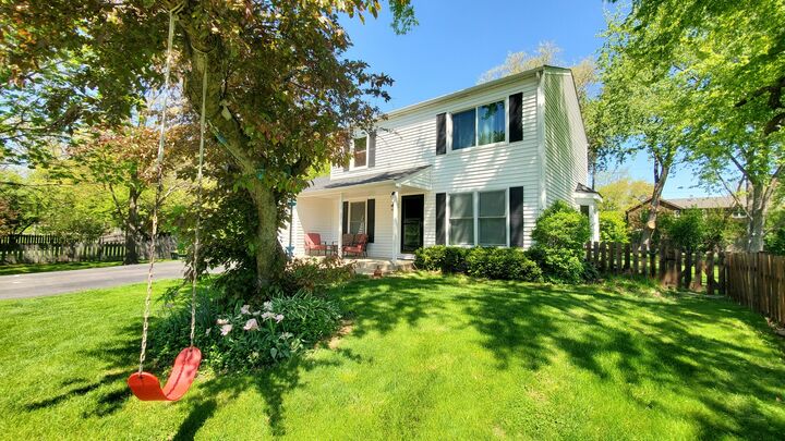 Property Photo:  678 Ray Avenue  IL 60185 