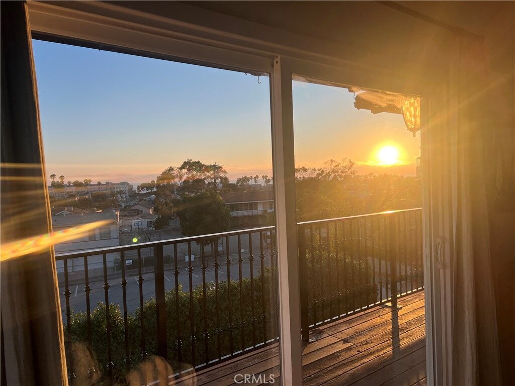 Property Photo:  807 El Redondo Avenue  CA 90277 