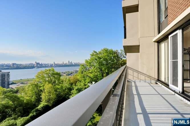 Property Photo:  1 Horizon Road 605  NJ 07024 