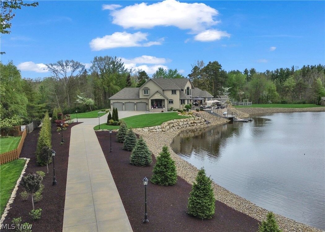 Property Photo:  2900 Whispering Pines Drive  OH 44406 