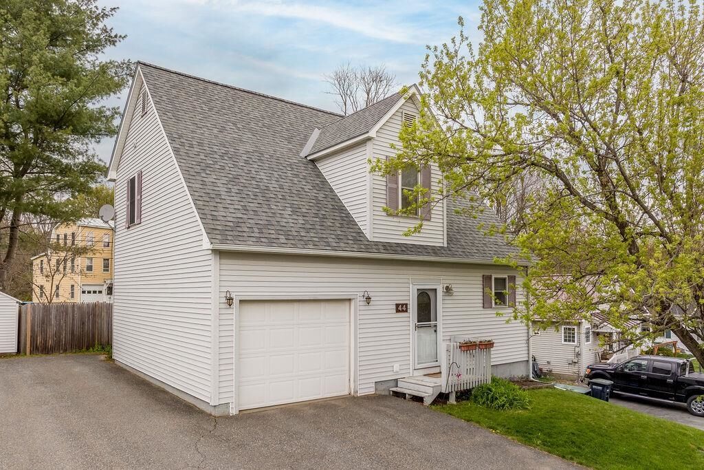 Property Photo:  44 Acorn Street  VT 05001 