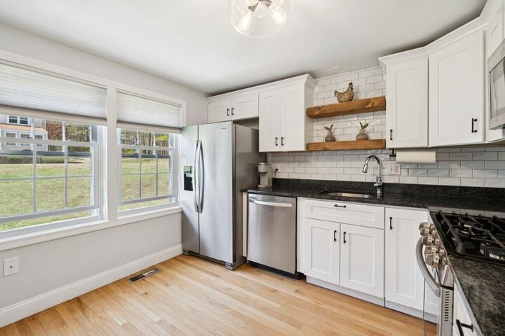 Property Photo:  112 Winterwood Drive  NH 03053 
