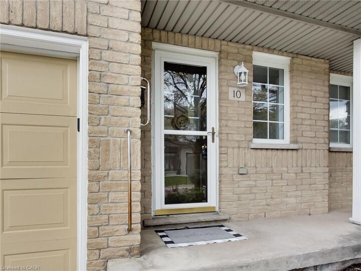 Property Photo:  104 Frances Avenue 10  ON L8E 5X3 