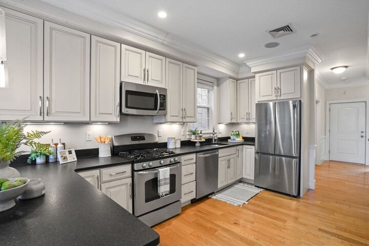 Property Photo:  192 West Sixth Street 2  MA 02127 