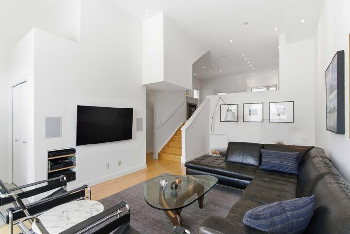 Property Photo:  10 Erlton Terrace SW  AB T2S 3E8 