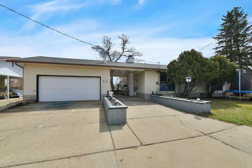Property Photo:  5007 Shull Street  AB T0M 0J0 
