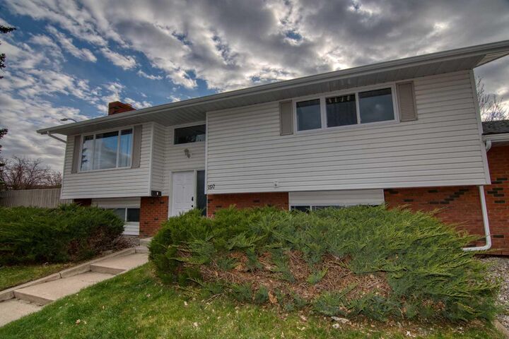 Property Photo:  197 Oxford Road W  AB T1K 4V6 