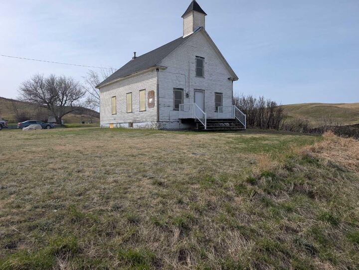 Property Photo:  404 Hillside Avenue  AB T0M 0L0 
