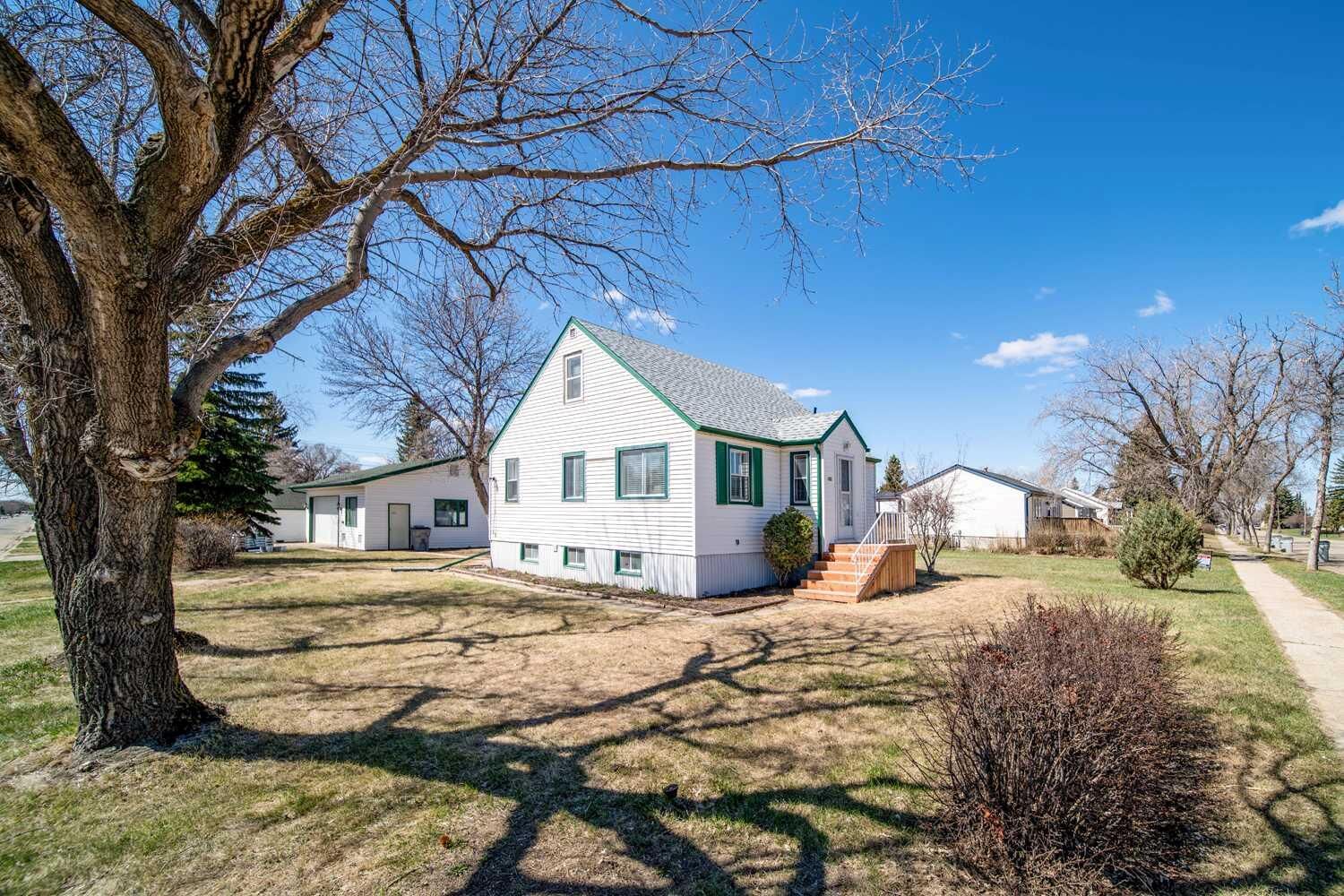 Property Photo:  737 9 Avenue  AB T9W 1B9 