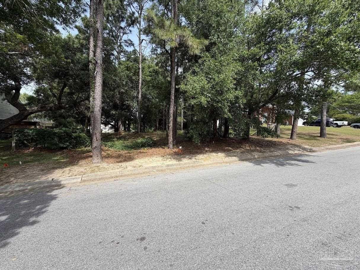 Property Photo:  6400 Guilford Dr  FL 32504 