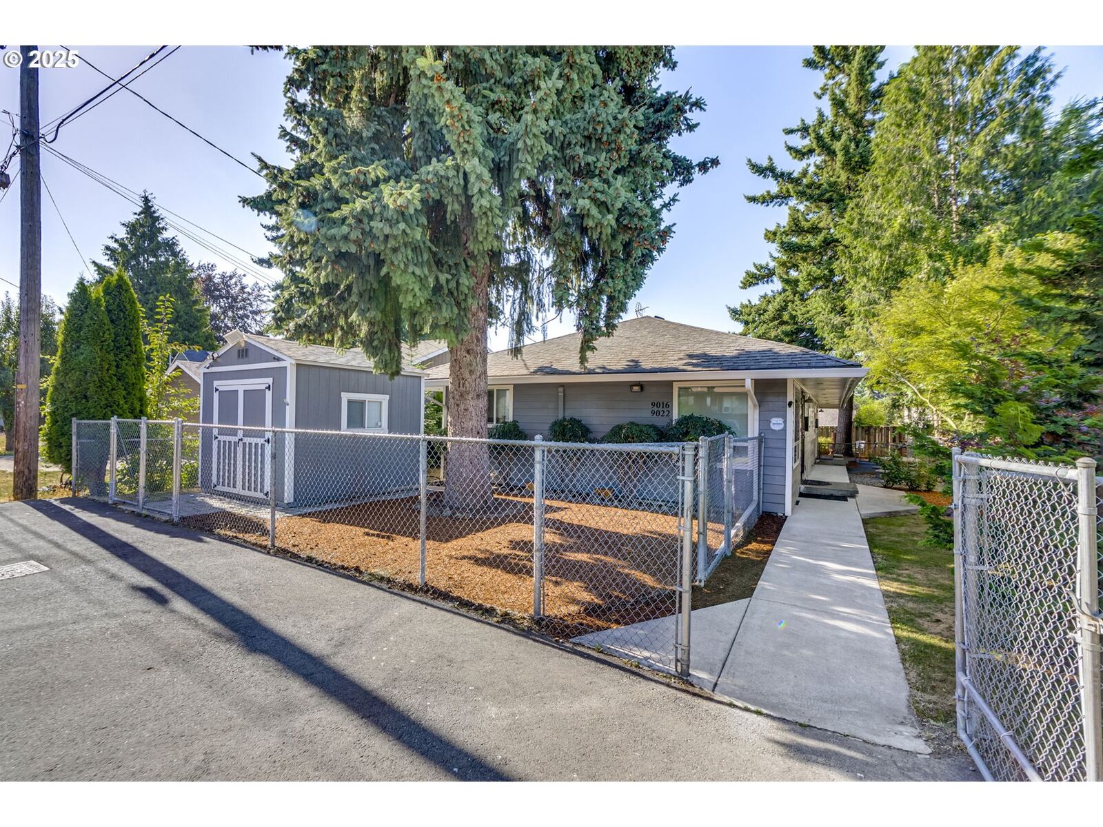 Property Photo: 9016 9022 SE Ankeny St OR 97216