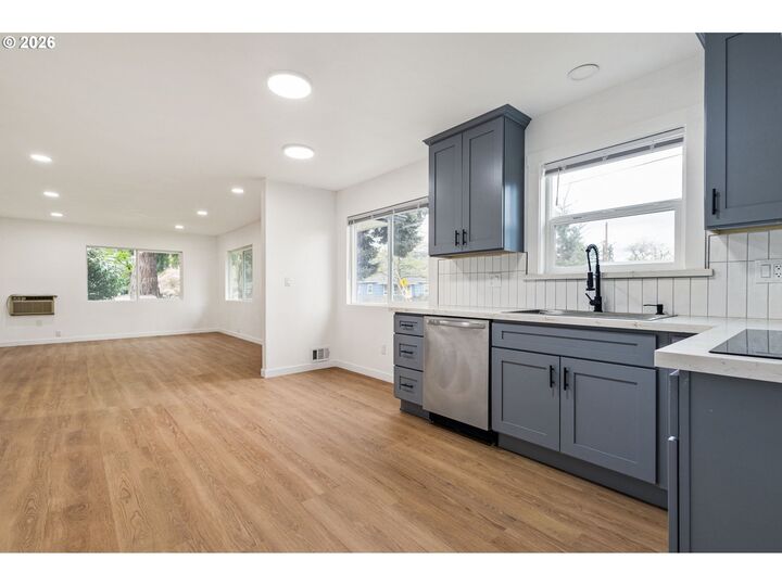 Property Photo:  8625 SE Knapp St  OR 97266 