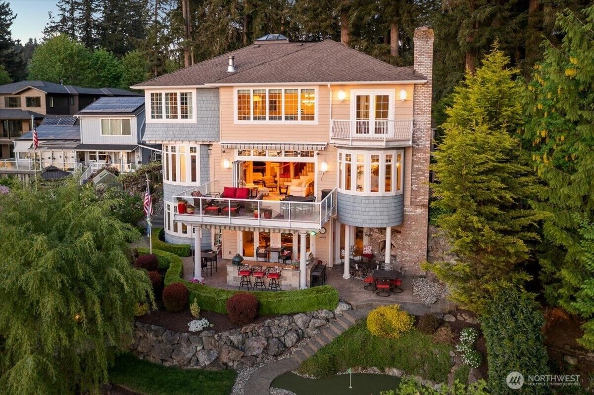 Property Photo:  17319  191st Avenue NE  WA 98072 