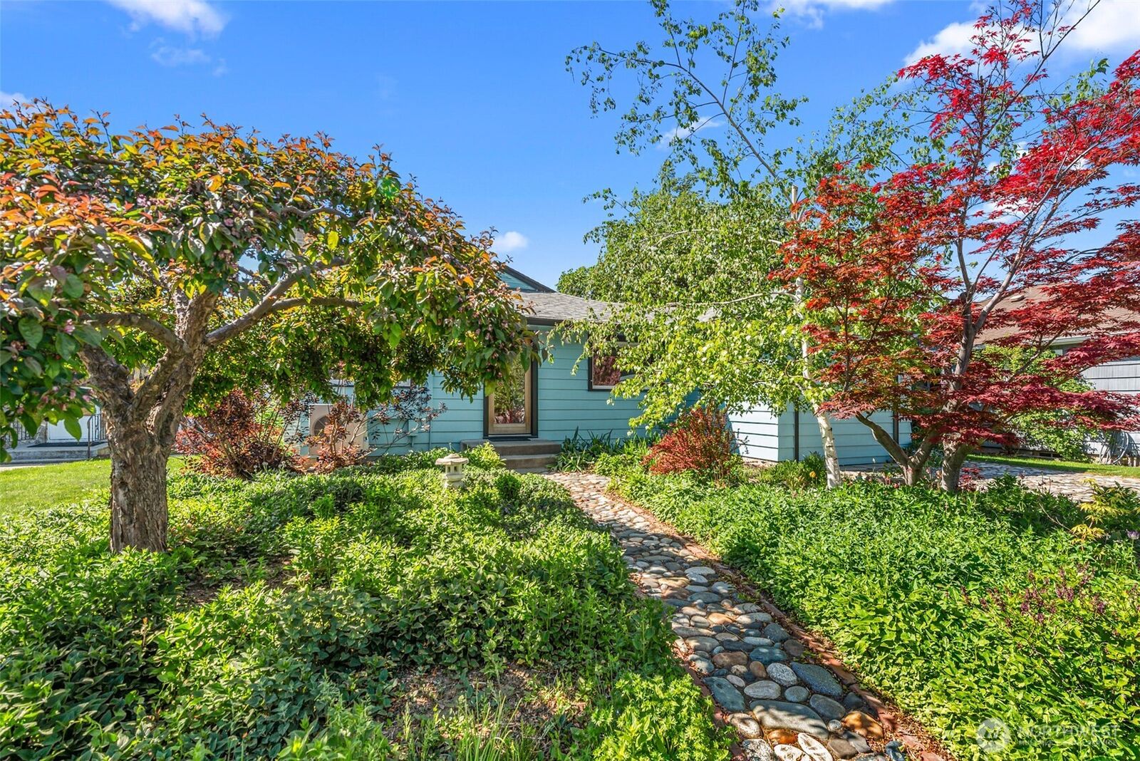 Property Photo:  229 W Allen Avenue  WA 98816 
