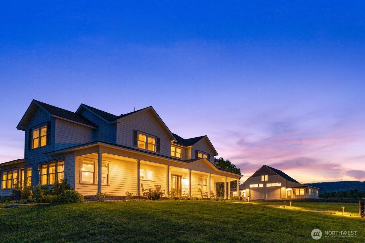 Property Photo:  3920  Weaver Road  WA 98926 