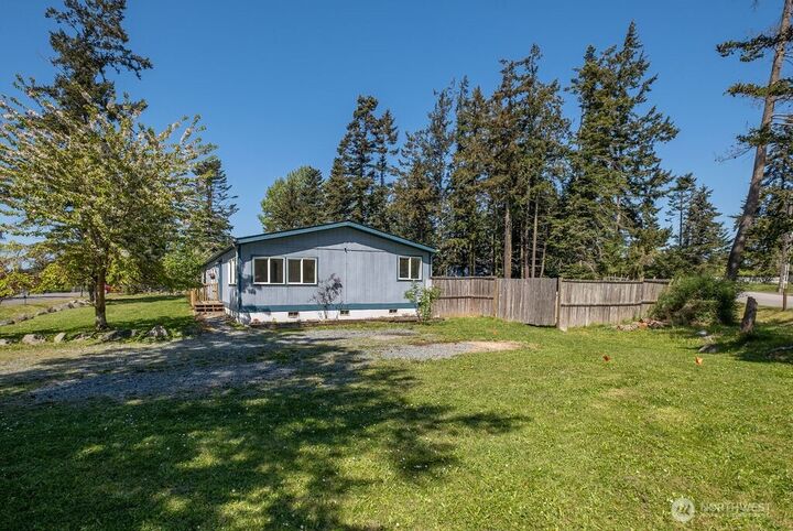 Property Photo:  1090  Paul Avenue  WA 98277 