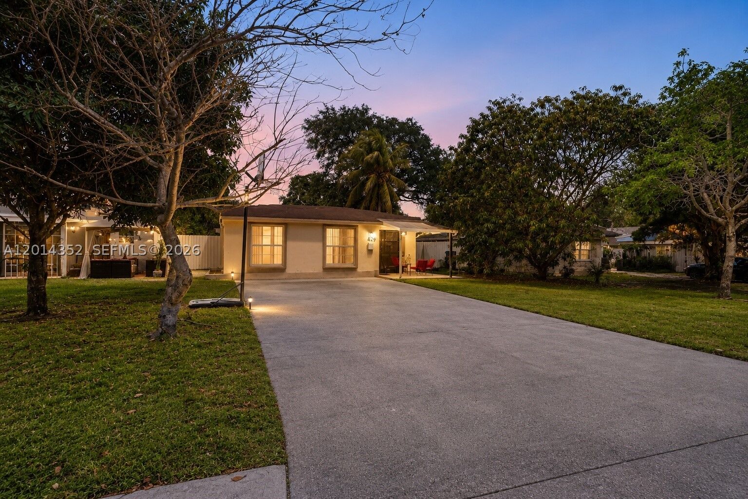 Property Photo:  1379 NE 177th St  FL 33162 