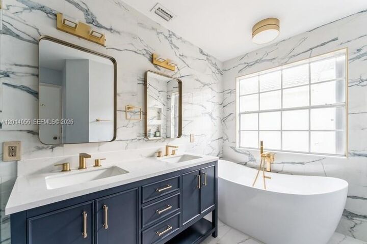 Property Photo:  926 Opal Ter  FL 33326 