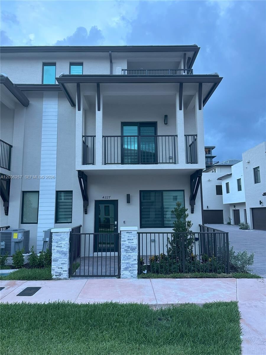Property Photo:  4227 NW 83rd Path  FL 33166 