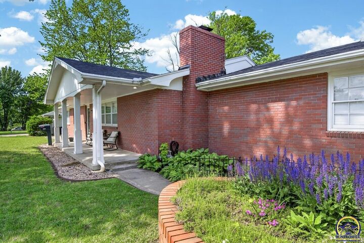 Property Photo:  2031 SW Sims Ave  KS 66604 