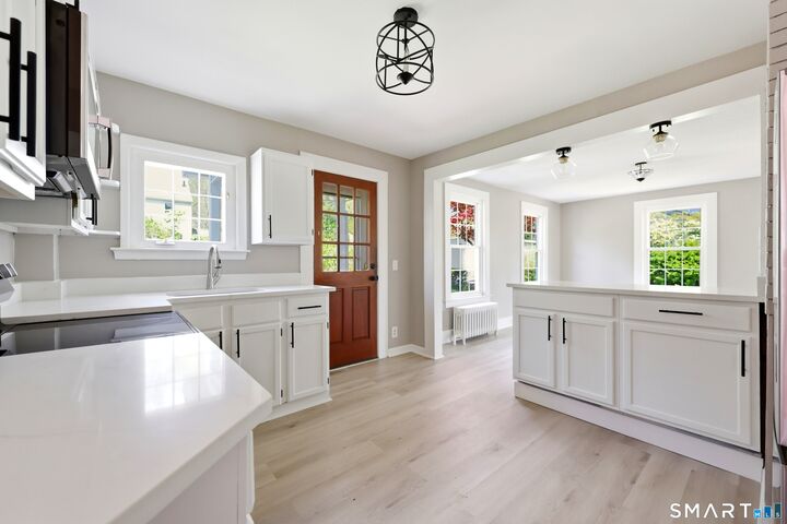 Property Photo:  82 West Street  CT 06070 